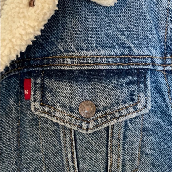 Levi’s Original Sherpa Trucker Jacket - Picture 2 of 6